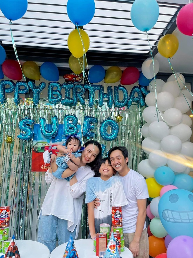 Vợ chồng Cường Đô La tổ chức sinh nhật cho Subeo tại villa sang chảnh, nụ cười hạnh phúc của cả gia đình thấy mà ngưỡng mộ - Ảnh 4.