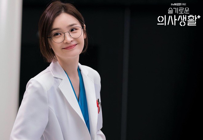 Quỷ thần ở Hospital Playlist - Jeon Mi Do: Đóa hoa nở muộn của điện ảnh Hàn, lăn lộn showbiz hơn 10 năm vẫn sợ MXH - Ảnh 4.