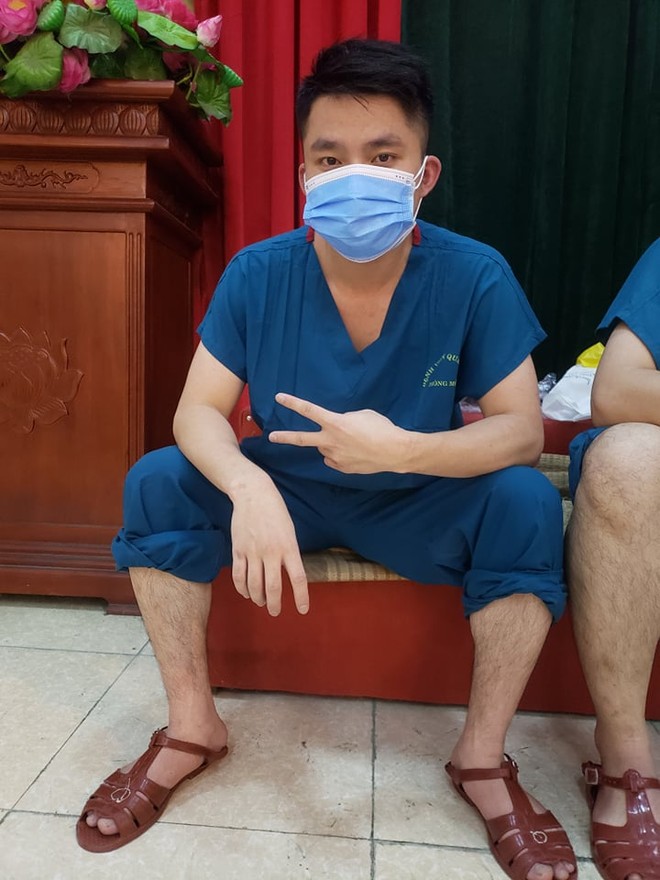 Đi chống dịch tại Bắc Ninh quên cả ngày sinh nhật, nam sinh Quân y vỡ oà vì món quà các bạn gửi tới - Ảnh 9.
