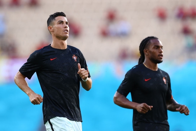 Ronaldo im tiếng, Bồ Đào Nha chính thức trở thành cựu vương Euro - Ảnh 20.