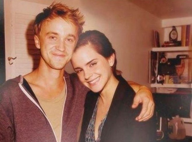 Malfoy Tom Felton bất ngờ nhắc đến Emma Watson, tiết lộ luôn tình cảm mập mờ: Cặp đôi Harry Potter có gì đó sau 10 năm? - Ảnh 5.