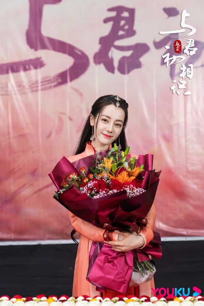 Nhậm Gia Luân lộ vẻ gầy gò kém sắc cạnh Nhiệt Ba ở lễ đóng máy, fan chưa gì đã lo anh chị bay màu ở phần 2? - Ảnh 2.