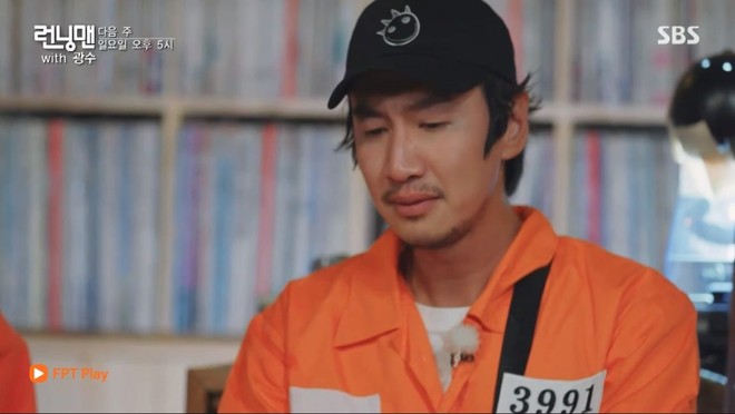 Fan xúc động khi biết ý nghĩa dãy số trên áo Lee Kwang Soo trong tập cuối ghi hình Running Man - Ảnh 2.