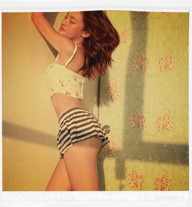 Instagram look sao Việt tuần qua: Người mẫu Tuyết Lan lên đồ bó sát khoe body căng đét, Minh Hằng mặc đẹp nhưng gương mặt lạ quá... - Ảnh 8.