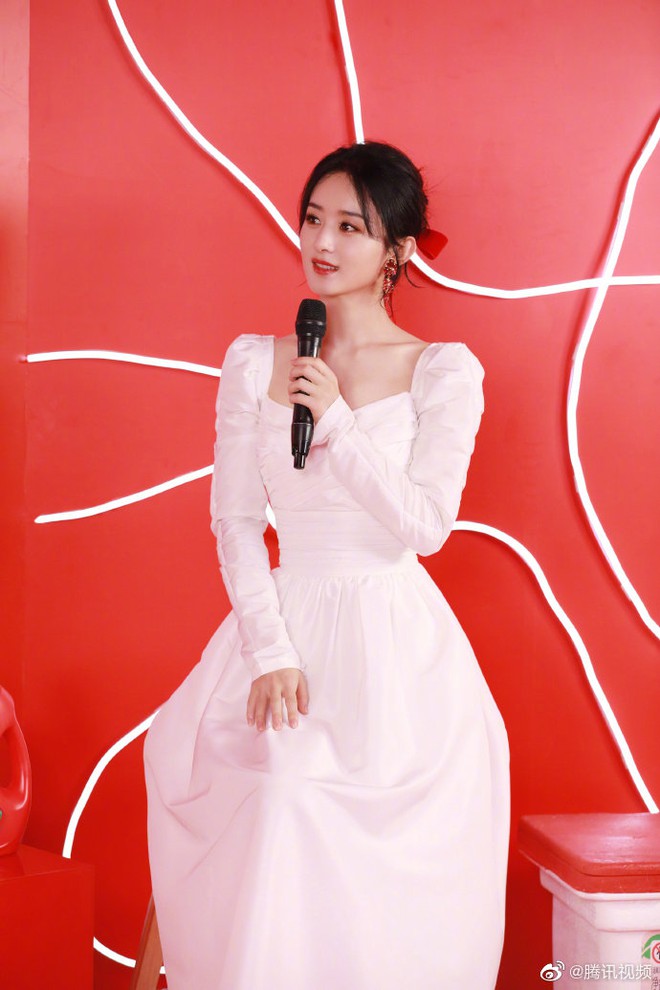 MC lỡ miệng 1 câu, Triệu Lệ Dĩnh lập tức chỉnh lại với lời đáp thể hiện EQ cao, ngấm ngầm chia sẻ nỗi lòng của bà mẹ đơn thân - Ảnh 2.