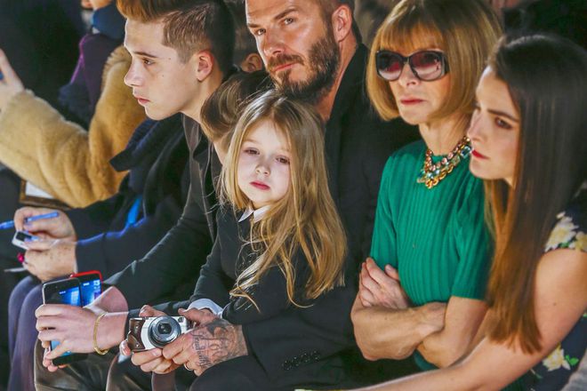 Ngỡ ngàng nhìn Harper Beckham thay đổi qua 10 năm: Từ bé đã được Tổng biên tập Vogue ưu ái, đi sự kiện mà át cả bố mẹ cực phẩm - Ảnh 11.