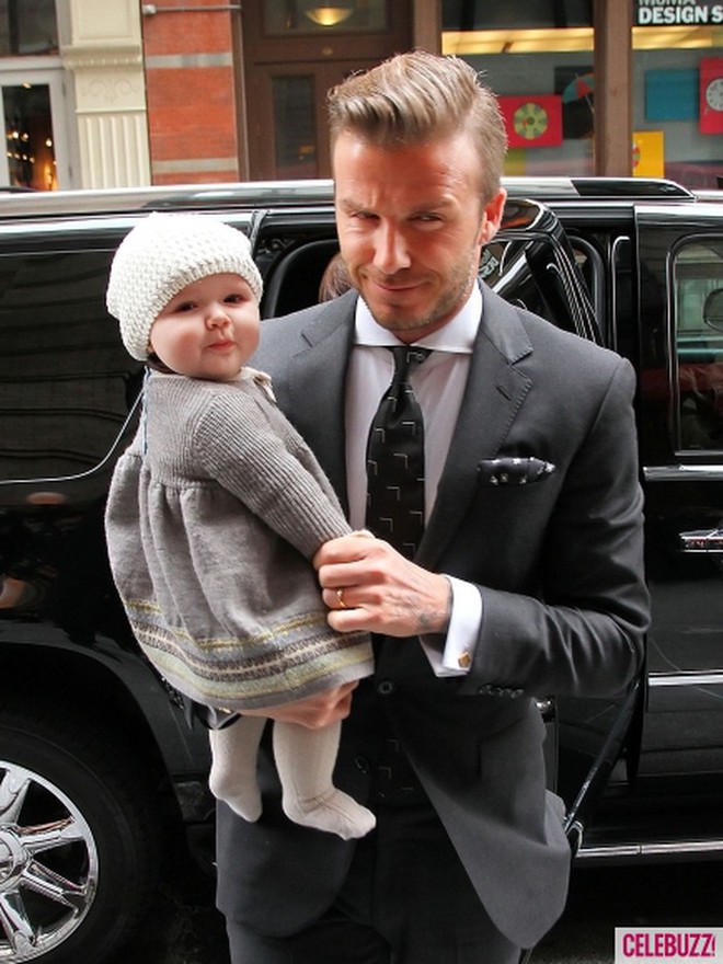 Ngỡ ngàng nhìn Harper Beckham thay đổi qua 10 năm: Từ bé đã được Tổng biên tập Vogue ưu ái, đi sự kiện mà át cả bố mẹ cực phẩm - Ảnh 2.
