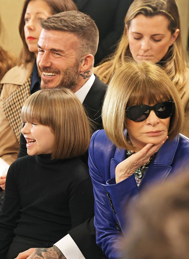 Ngỡ ngàng nhìn Harper Beckham thay đổi qua 10 năm: Từ bé đã được Tổng biên tập Vogue ưu ái, đi sự kiện mà át cả bố mẹ cực phẩm - Ảnh 9.