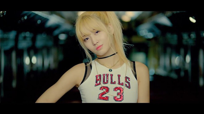 Soi lại MV Like OOH-AHH mới thấy Momo (TWICE) khóc sưng cả mắt, còn doạ Nayeon sẽ bị quật vì thái độ cợt nhả - Ảnh 4.