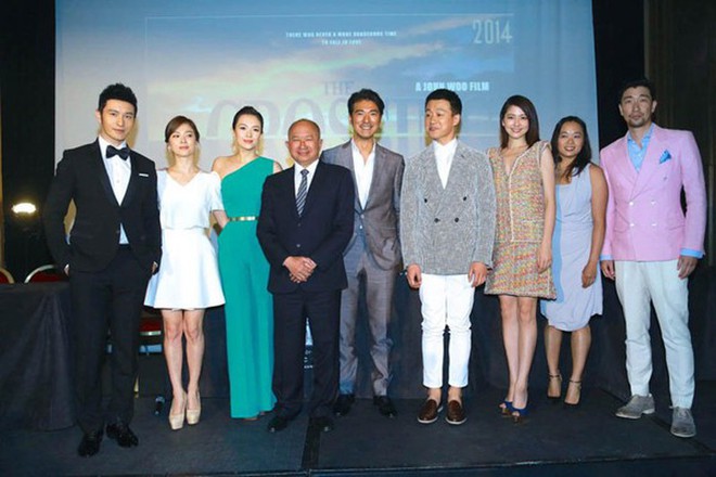 Song Hye Kyo “đại náo” Cannes: Giản dị mà vẫn đẹp ngất, “nấm lùn” so kè với Chương Tử Di, lu mờ cả Huỳnh Hiểu Minh - Ảnh 2.
