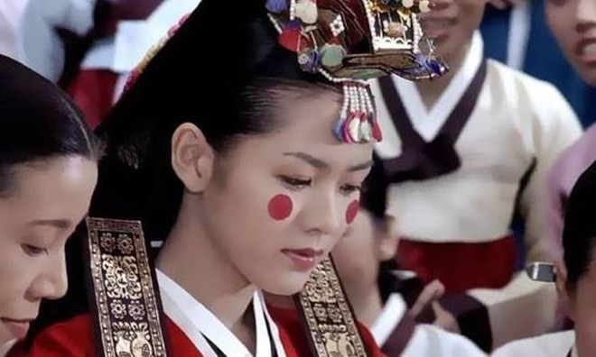 Hành trình nhan sắc của 3 tình đầu quốc dân phim Hàn: Son Ye Jin - Jun Ji Hyun đẹp trường tồn, hậu bối Suzy không hề kém cạnh - Ảnh 2.