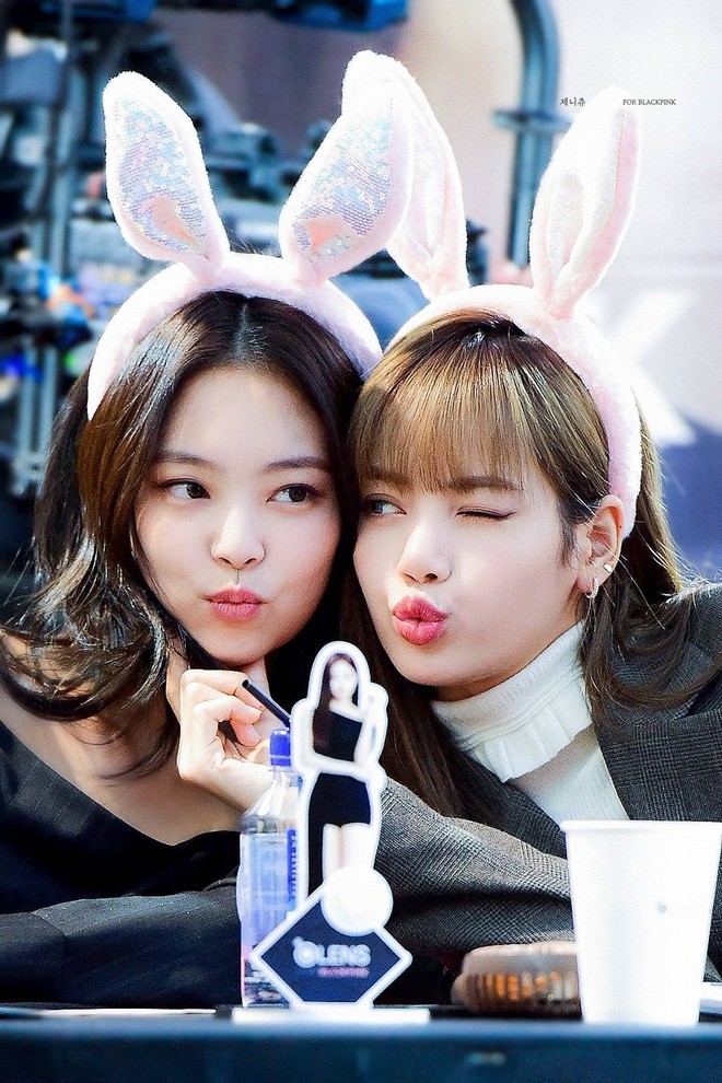 Cựu quản lý idol Kpop tiết lộ lý do ra tay đẩy fan đầy thô lỗ và vì sao thần tượng phải từ chối nhận quà từ fan - Ảnh 5.