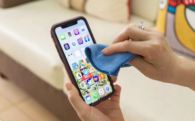 Dù bị cho là bẩn hơn toilet, Apple vẫn khuyến cáo không dùng oxy già để lau chùi iPhone - Ảnh 3.