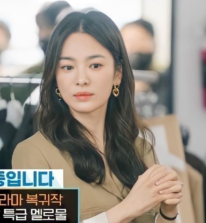 Song Hye Kyo tái hợp đạo diễn Hậu Duệ Mặt Trời, liên tục nhận 3 phim, comeback cực mạnh luôn? - Ảnh 6.