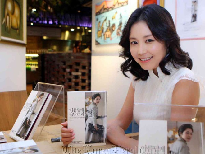 Rộ rin chủ tịch SM Entertainment sống chung với giám đốc ABC News Hàn ở nhà trăm tỷ, nữ idol Giselle (aespa) dính nghi án ô dù - Ảnh 3.