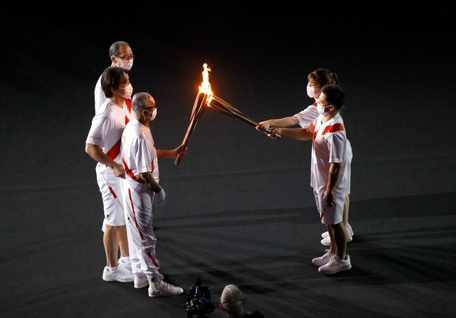 Đài lửa Olympic được thắp sáng, ngày hội thể thao lớn nhất thế giới chính thức bắt đầu!!! - Ảnh 4.