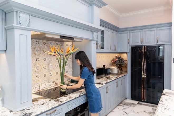 Vợ Đăng Khôi khoe căn bếp style châu Âu trong biệt thự 2 triệu đô, chọn toàn vật liệu thượng lưu ngắm thấy mê  - Ảnh 5.
