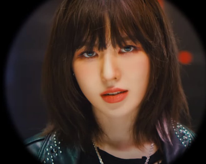 Wendy (Red Velvet) gây náo loạn với màn biến hoá từ tiểu thư thành rocker trong tích tắc, fan đồng loạt nhận chồng - Ảnh 3.