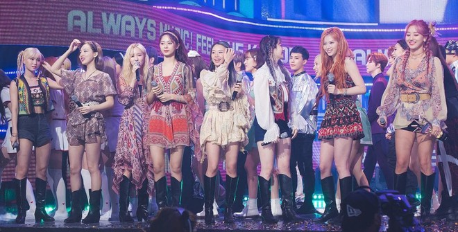 SUGA (BTS) tiết lộ idol chẳng được đồng nào khi đi show âm nhạc, Knet tranh cãi: Đi để quảng bá nhạc hay vì tiền? - Ảnh 2.