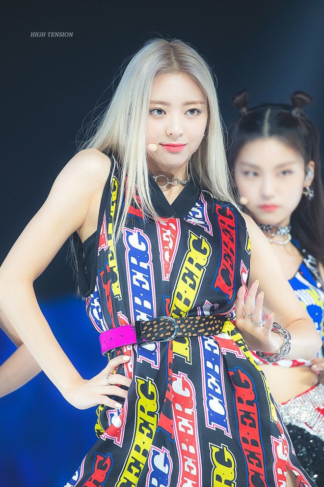 Đàn em TWICE cover bản hit 1 thời của nhóm nhạc BTS: Visual xinh nhưng lại bị netizen ném đá vì biểu cảm lố - Ảnh 4.