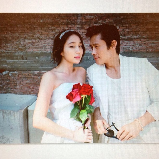 Kỷ niệm 8 năm, mỹ nhân Vườn Sao Băng xả ảnh cưới chưa từng công bố với Lee Byung Hun: Couple quyền lực, visual đỉnh cao có khác! - Ảnh 3.
