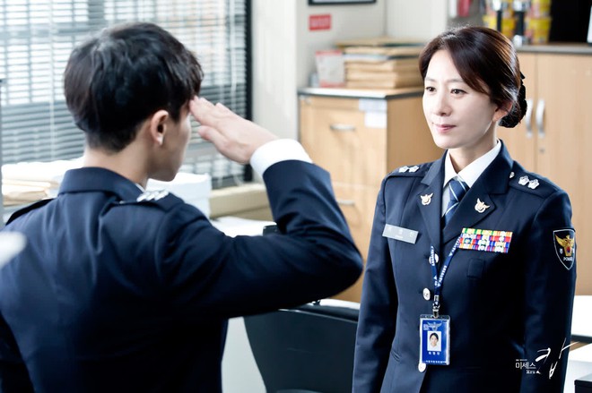 6 nữ cảnh sát bao ngầu ở phim Hàn: Vừa đẹp vừa giỏi như Krystal, Lee Sung Kyung thì ai mà không mê? - Ảnh 13.