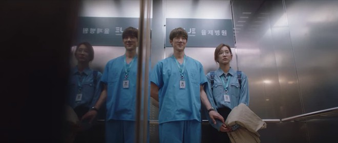 Hospital Playlist 2 tập 8: Song Hwa suy sụp vì mẹ bệnh nặng, cặp đôi Bồ Câu Jun Wan - Ik Sun chính thức tái ngộ sau bao năm lưu luyến! - Ảnh 18.