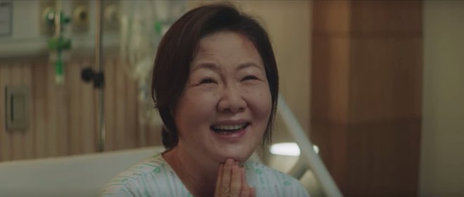 Hospital Playlist 2 tập 8: Song Hwa suy sụp vì mẹ bệnh nặng, cặp đôi Bồ Câu Jun Wan - Ik Sun chính thức tái ngộ sau bao năm lưu luyến! - Ảnh 17.