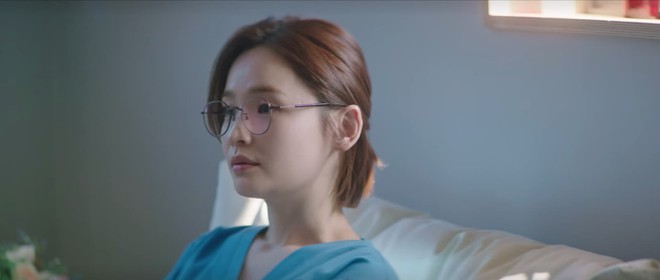 Hospital Playlist 2 tập 8: Song Hwa suy sụp vì mẹ bệnh nặng, cặp đôi Bồ Câu Jun Wan - Ik Sun chính thức tái ngộ sau bao năm lưu luyến! - Ảnh 15.