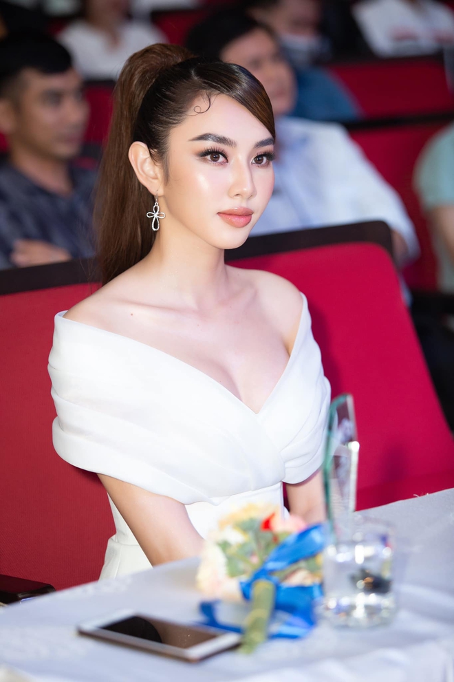 Chính thức: Đây là người đẹp đại diện Việt Nam chinh chiến Hoa hậu Hòa bình Quốc tế 2021, Mai Phương Thuý và dàn sao chúc mừng - Ảnh 6.