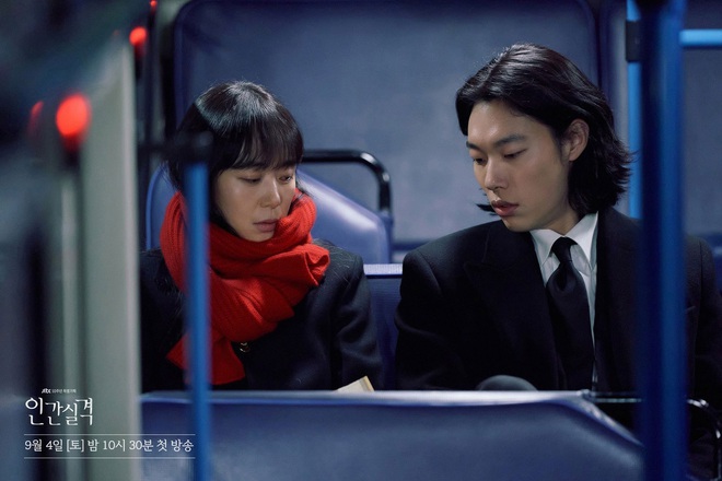 Mặt chó Ryu Jun Yeol dỗ ảnh hậu Jeon Do Yeon trên xe buýt, nhìn qua cứ ngỡ Reply 1988 cơ! - Ảnh 4.