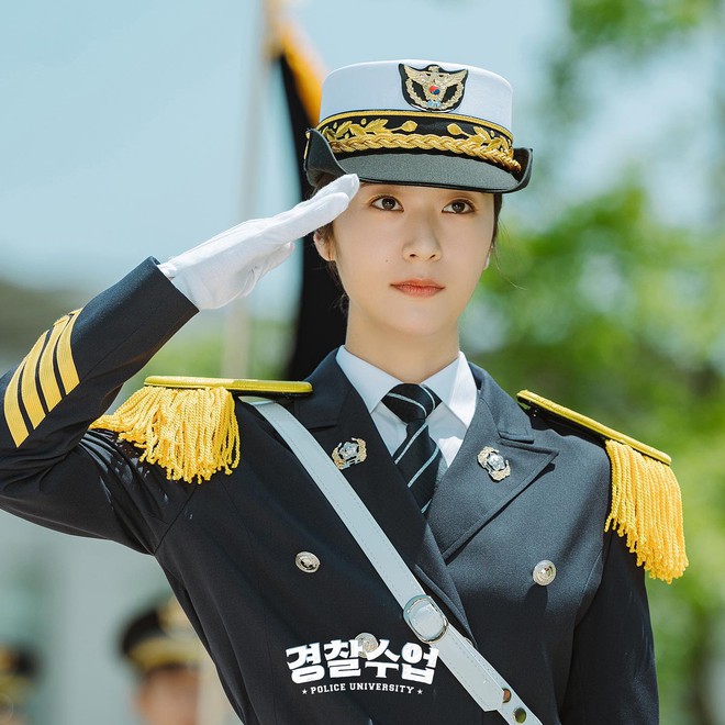 6 nữ cảnh sát bao ngầu ở phim Hàn: Vừa đẹp vừa giỏi như Krystal, Lee Sung Kyung thì ai mà không mê? - Ảnh 1.