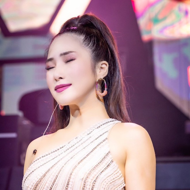 Tranh cãi màn live của Hương Tràm sau 2 năm du học: Người so sánh với Diva Thu Minh, kẻ chê ngày càng tệ? - Ảnh 9.