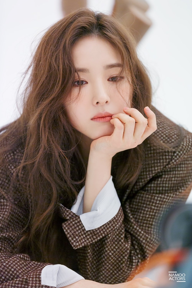 Ngỡ ngàng với ảnh hồi nhỏ của nữ thần mặt đơ Shin Se Kyung: Xuất sắc thế nào mà được cả xứ Hàn kì vọng? - Ảnh 2.