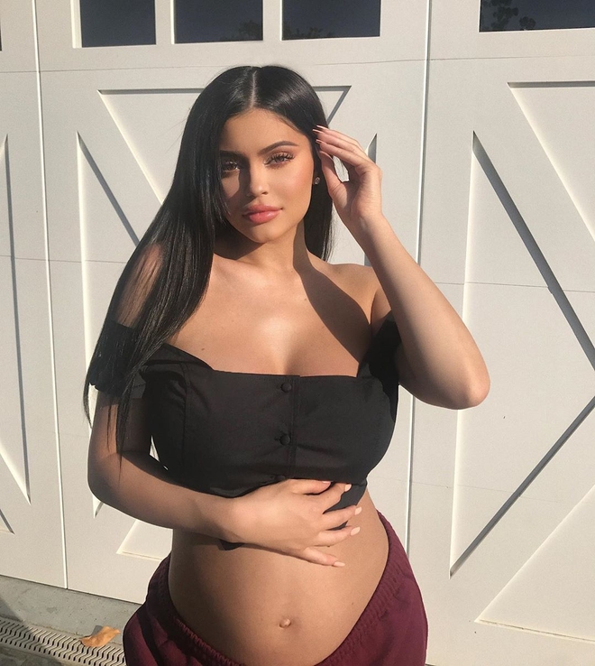 Kylie Jenner đang mang thai lần 2: Showbiz sắp có thêm em bé ngậm thìa vàng, nhưng bố đứa trẻ là ai? - Ảnh 2.
