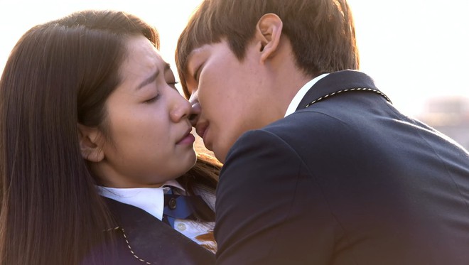 Ngã ngửa với thời gian quay cảnh hôn phim Hàn: Son Ye Jin vật lộn 48 giờ với màn mớm rượu Jung Woo Sung - Ảnh 3.