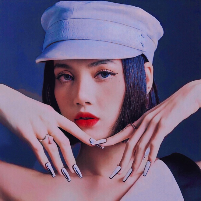 Thương thay cho Lisa (BLACKPINK): Bị lùi lịch debut solo đã đành, đến lúc thả thính thì bị scandal gà nhà SM chiếm sóng - Ảnh 3.