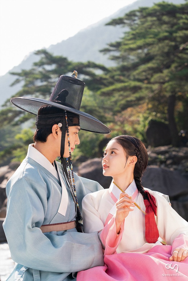 Kim Yoo Jung mặc hanbok đẹp như tiên tử bên Ahn Hyo Seop, dân tình nhớ ngay đến Mây Họa Ánh Trăng - Ảnh 3.