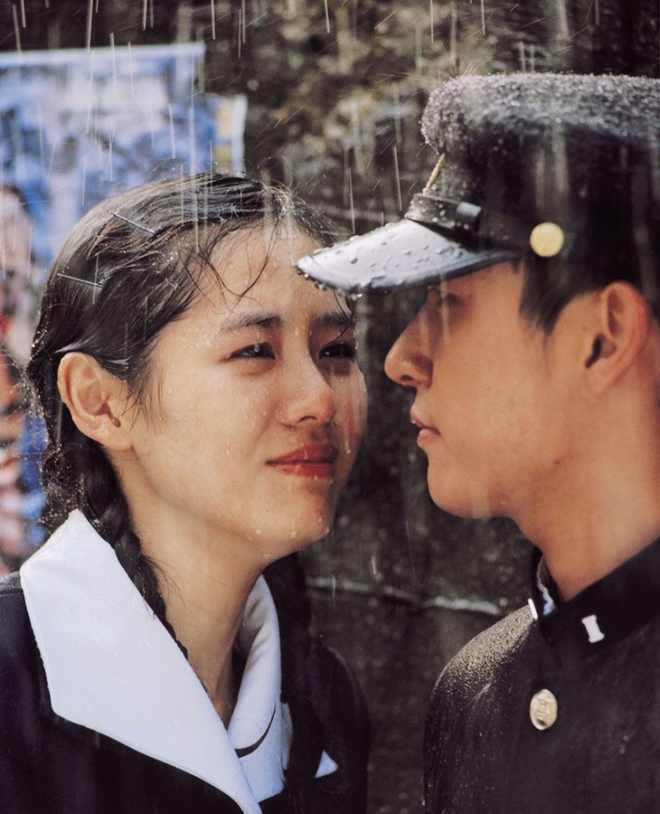 5 mối tình đầu day dứt ở phim Hàn: Cặp chính Hospital Playlist lỡ nhau tận 20 năm, mặt chó Reply 1988 tỏ tình đau xé tim - Ảnh 10.