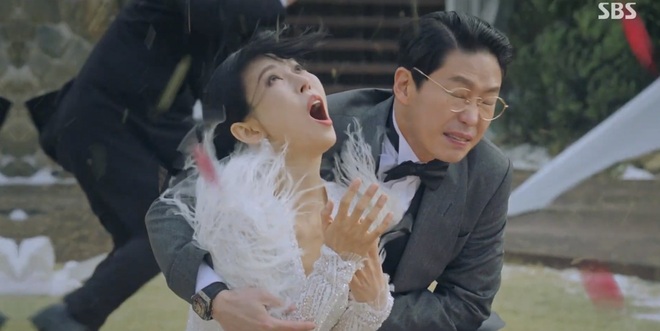 Cười bể bụng với 3 đám cưới có 1-0-2 ở phim Hàn: Hôn lễ bị thổi bay trong Penthouse thành huyền thoại meme - Ảnh 1.