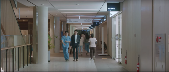 3 giả thuyết căng đét về cái kết Hospital Playlist 2: Ik Jun - Song Hwa đối mặt tâm bão cực gắt, chàng Gấu lươn lẹo để được yêu Min Ha? - Ảnh 3.
