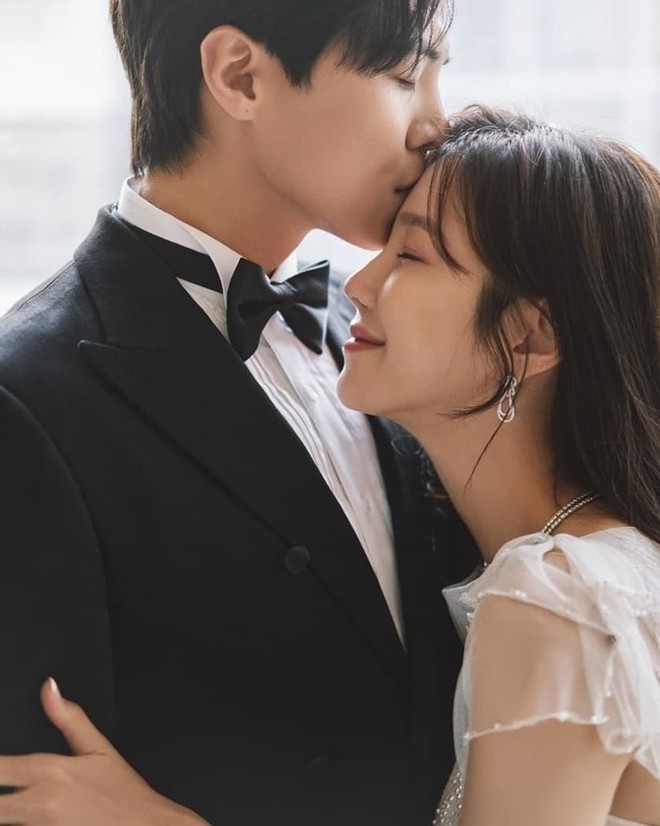 Dàn sao chụp ảnh cưới Penthouse 3 mùa cũng gây bão: Lee Ji Ah - Logan và cặp của Eugene đẹp xỉu, đỉnh nhất body Kim So Yeon - Ảnh 13.