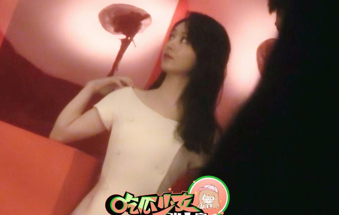 Triệu Lệ Dĩnh lộ diện sau tin đồn hẹn hò Vương Nhất Bác: Visual đỉnh của chóp nhưng thái độ ra sao? - Ảnh 2.