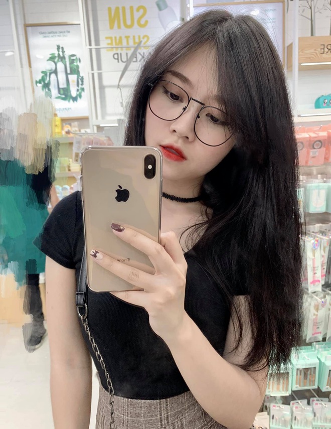 Đăng hình lấp lửng khoe vẻ sexy gây tò mò, nữ streamer Gen Z khiến cộng đồng mạng đua nhau xin ảnh full - Ảnh 2.