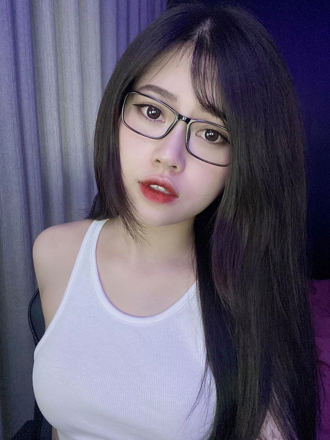 Đăng hình lấp lửng khoe vẻ sexy gây tò mò, nữ streamer Gen Z khiến cộng đồng mạng đua nhau xin ảnh full - Ảnh 3.