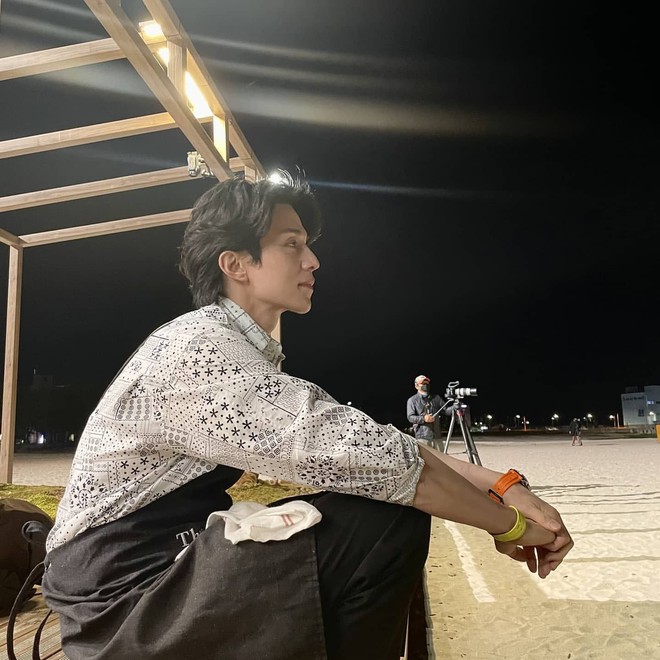 Lee Dong Wook đẹp như thơ trong show thực tế ngoại cảnh đã mắt nhất xứ Hàn - Ảnh 3.