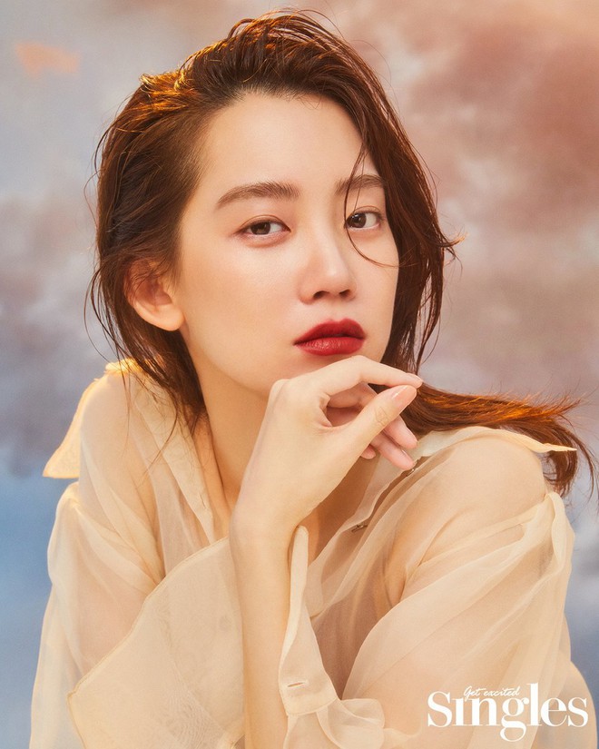 Nàng Đông Shin Hyun Bin của Hospital Playlist: Tắc kè hoa ẩn mình của điện ảnh Hàn, style ngoài đời đẹp mê mẩn khác hẳn trên phim! - Ảnh 1.