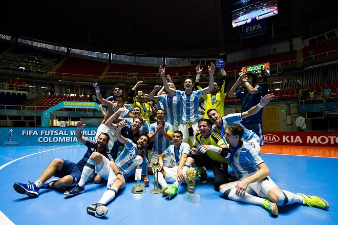 Phối hợp đá phạt ảo diệu, futsal Việt Nam chọc thủng lưới thành công ứng viên vô địch Brazil - Ảnh 24.