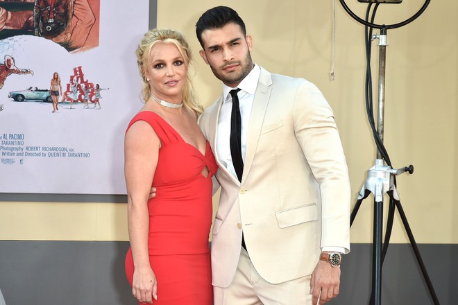 Hot: Britney Spears và bạn trai kém 13 tuổi chính thức đính hôn sau 4 năm yêu, khoe nhẫn hột xoàn bự chảng đặc biệt - Ảnh 3.