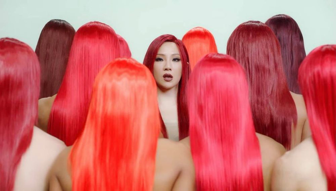CL đúng là độc và dị: Lộ hậu trường MV làm fan xỉu ngang vì dàn dancer tóc đỏ hoá ra toàn người đẹp đô con - Ảnh 2.